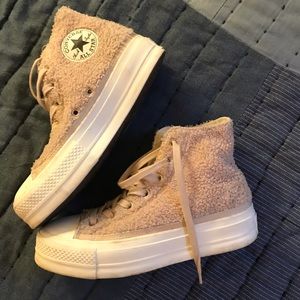 Converse platform sherpa, beige pink perfect for fall fashion sz 7